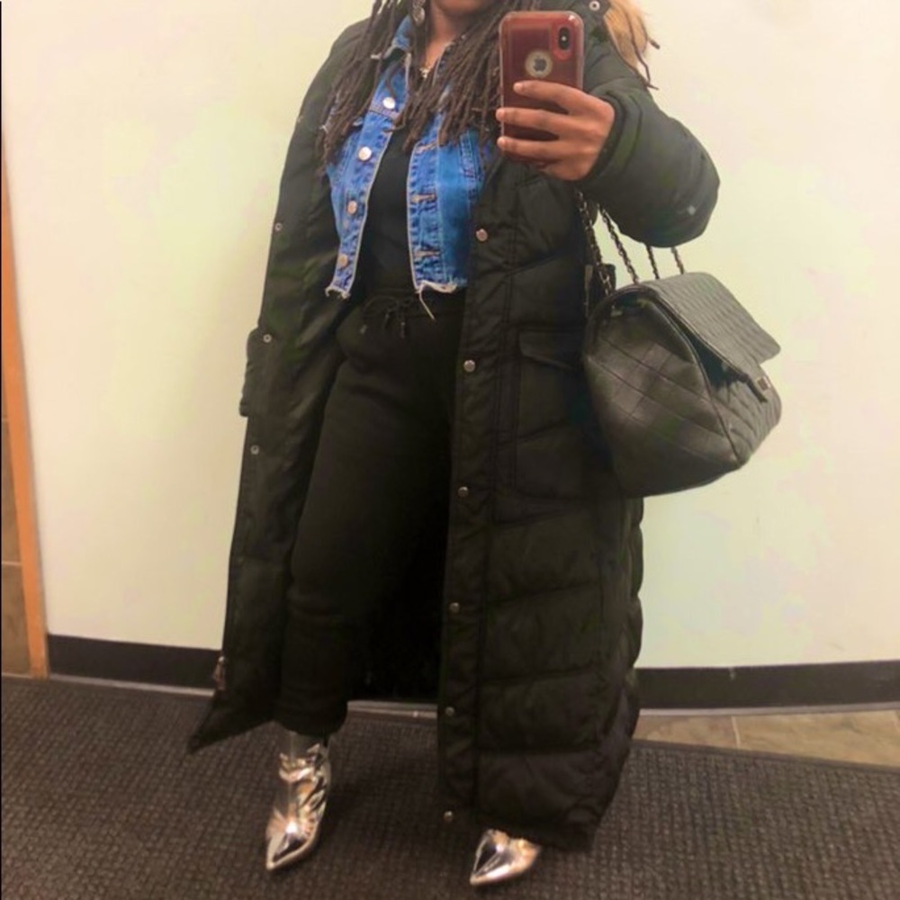 Hello 👋🏾 - Picture 3 of 5